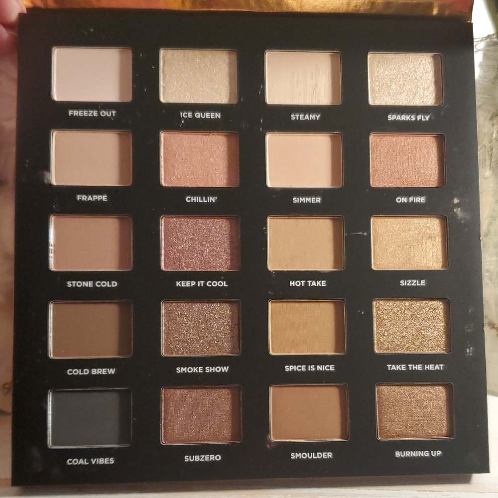 ICONIC London 24-Shade Warm Neutral & Gold Eyeshadow Palette
